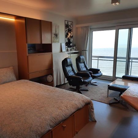 Studio On The Beach With Sea View Middelkerke Exterior photo