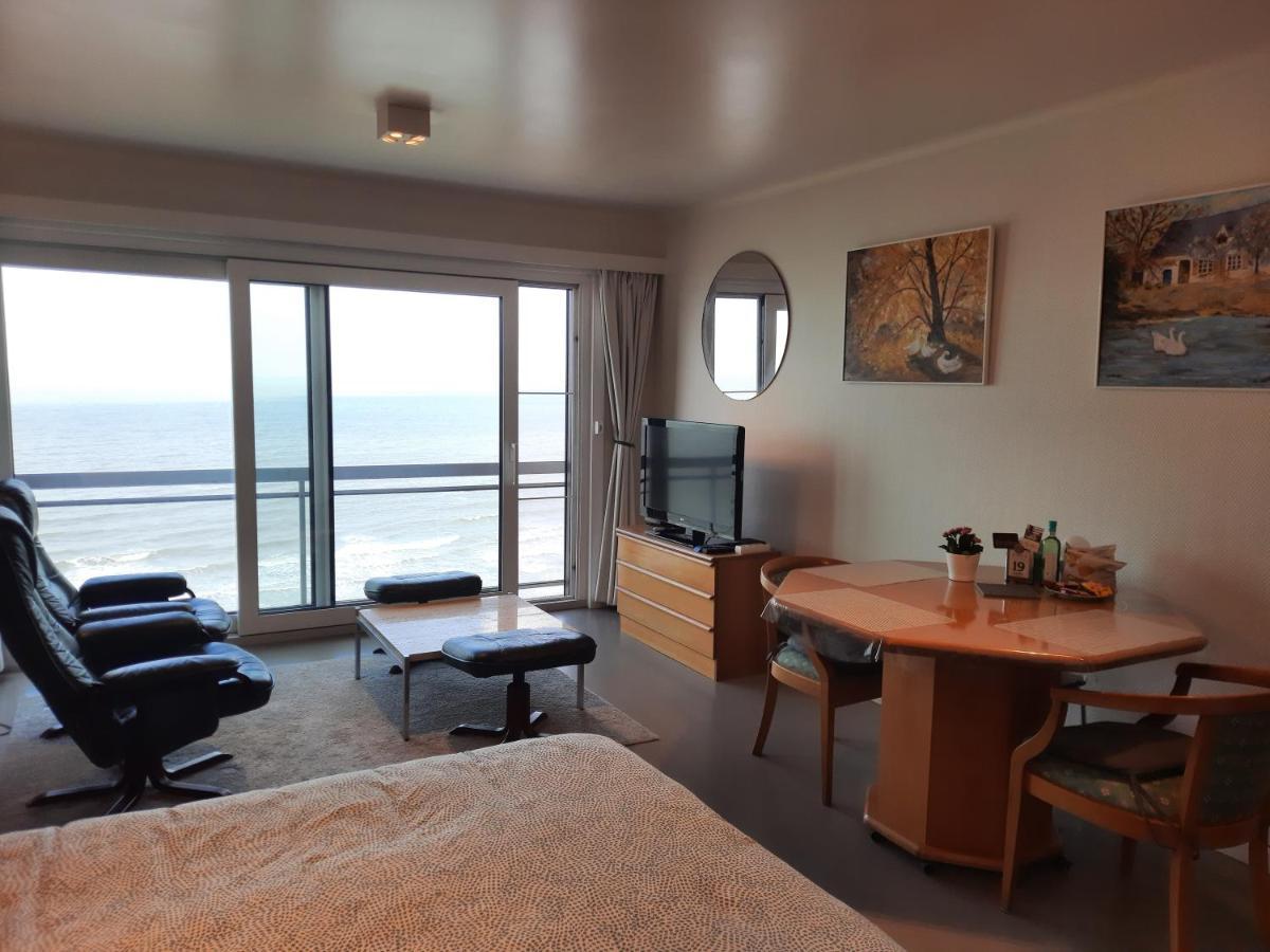 Studio On The Beach With Sea View Middelkerke Exterior photo